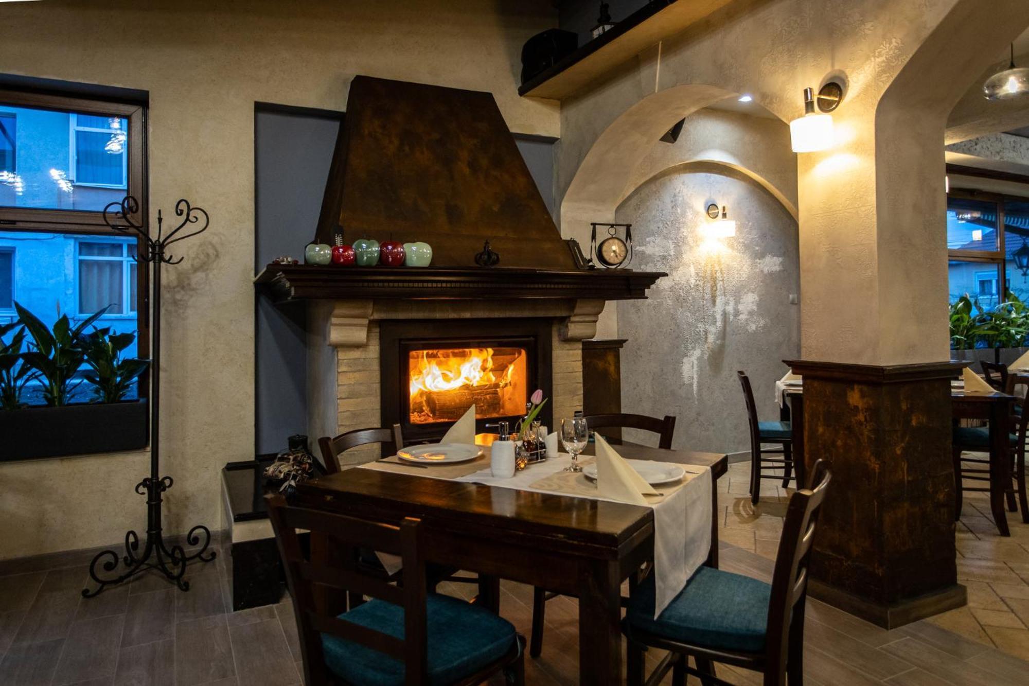 Pension Korona Sibiu Exteriör bild